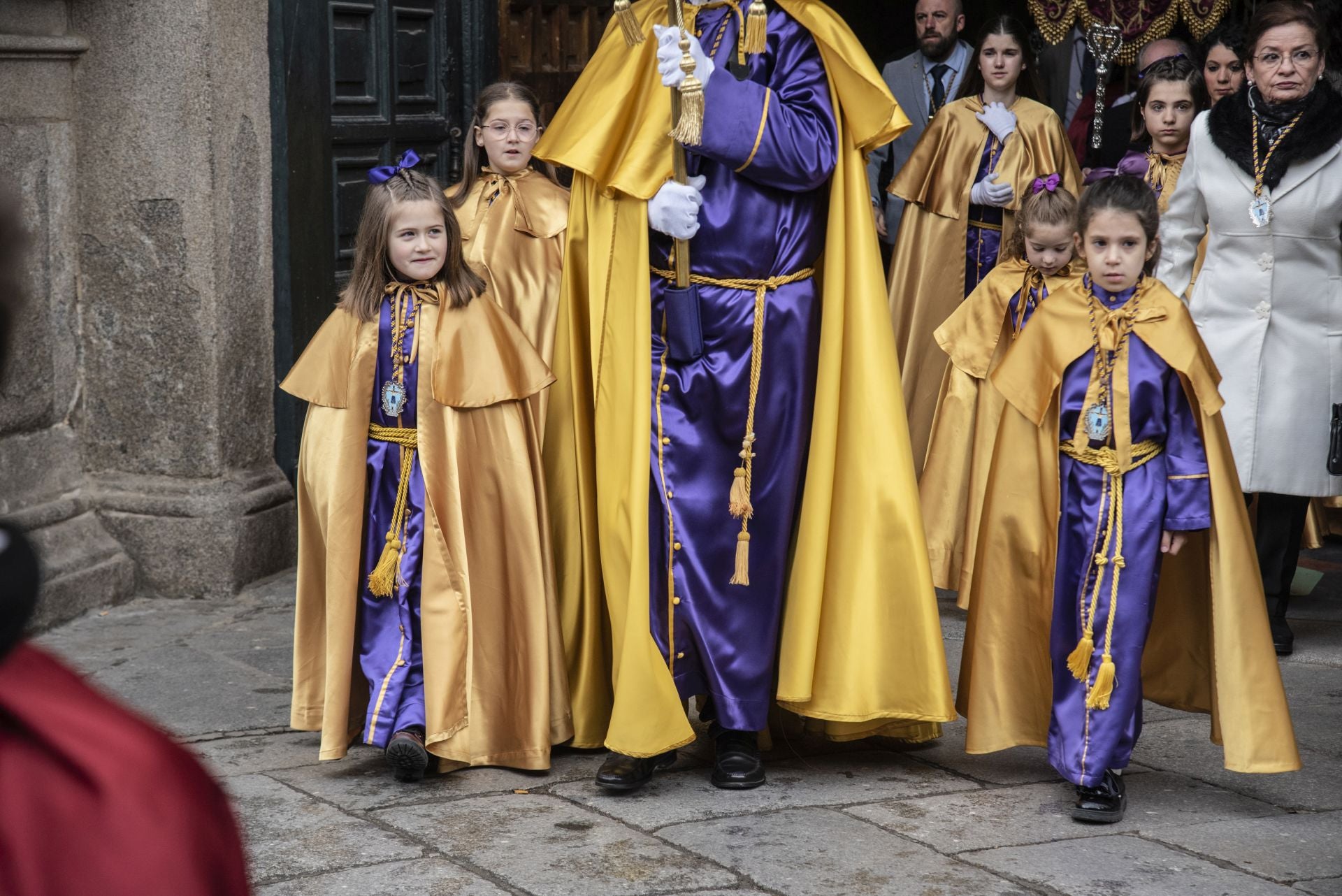 Segovia acompaña la Procesión del Resucitado