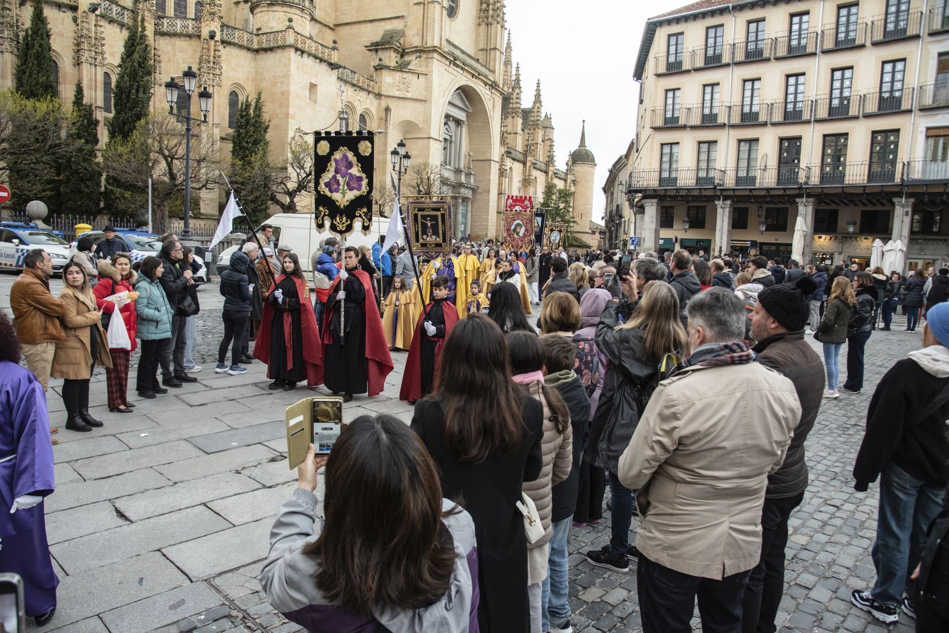 Segovia acompaña la Procesión del Resucitado