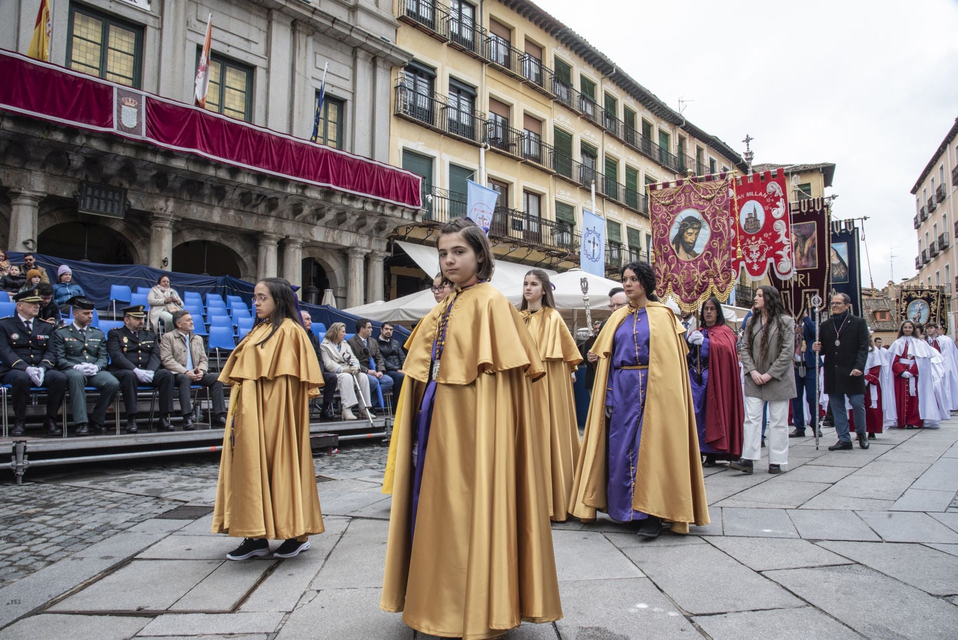 Segovia acompaña la Procesión del Resucitado