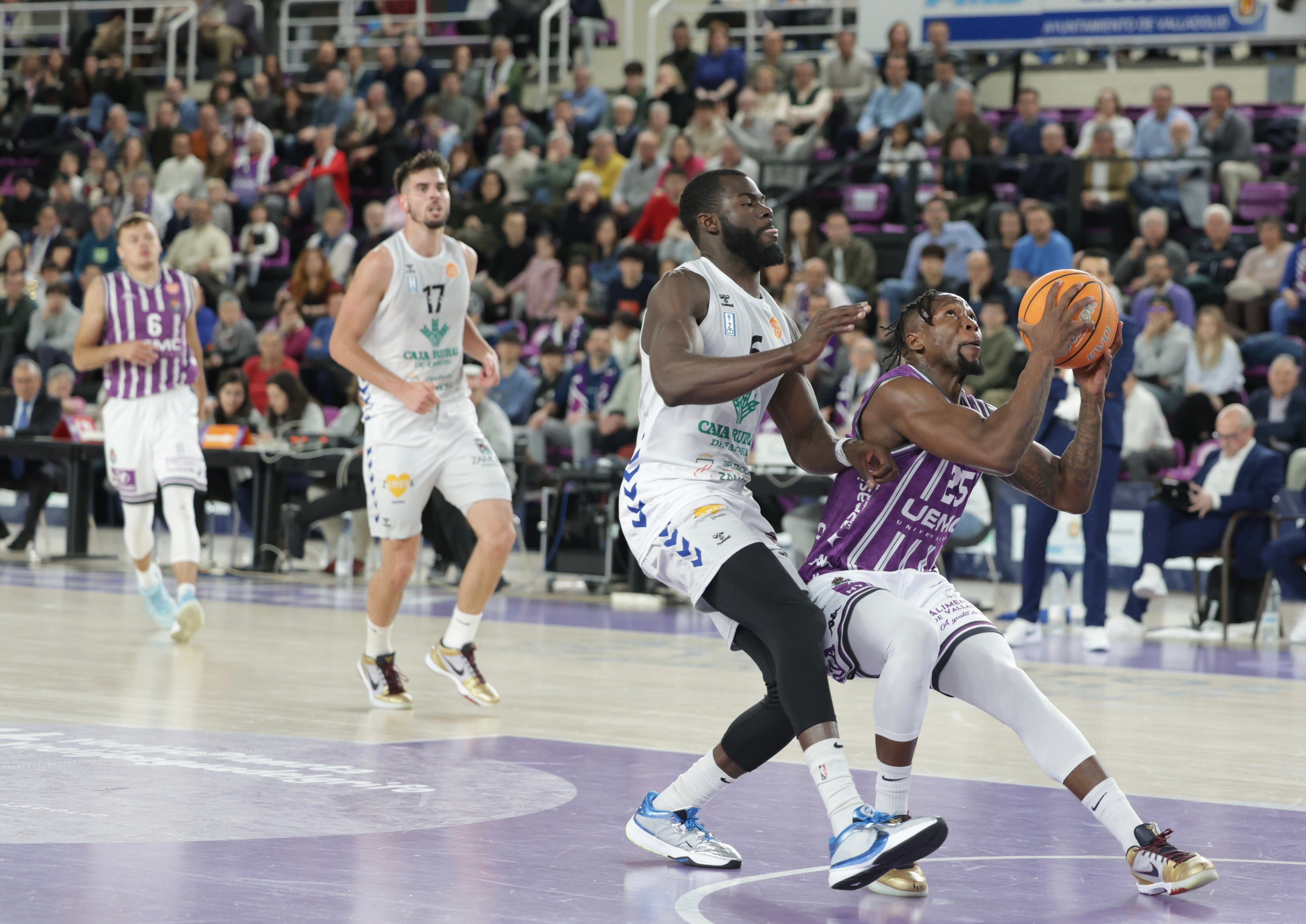 Las imágenes de la espectacular remontada del Real Valladolid Baloncesto contra el Zamora