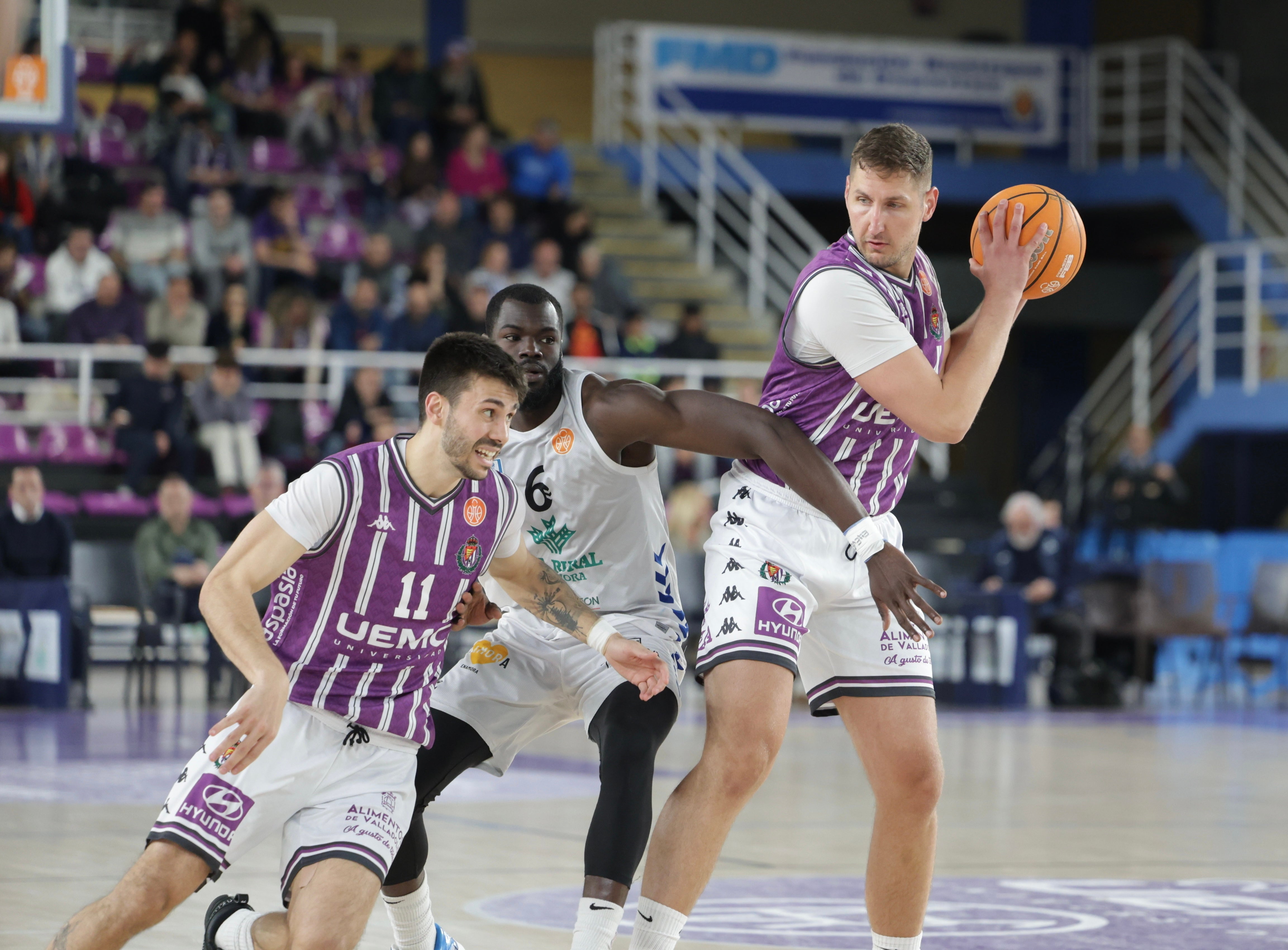 Las imágenes de la espectacular remontada del Real Valladolid Baloncesto contra el Zamora