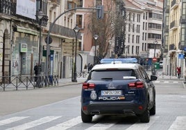 Vehículo de la Policía Nacional en Valladolid.