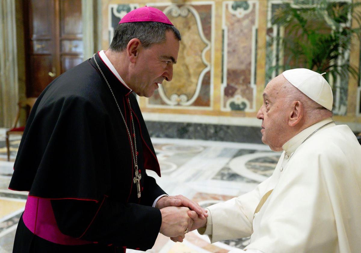 El obispo de Palencia llama a la acción de gracias tras el fallecimiento del Papa