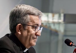 Luis Argüello, Arzobispo de Valladolid y presidente de la Conferencia Episcopal Española, comparece tras el fallecimiento del Papa Francisco.