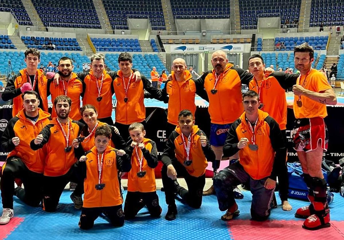 El club New Fight se cuelga 18 medallas en el torneo de Santander