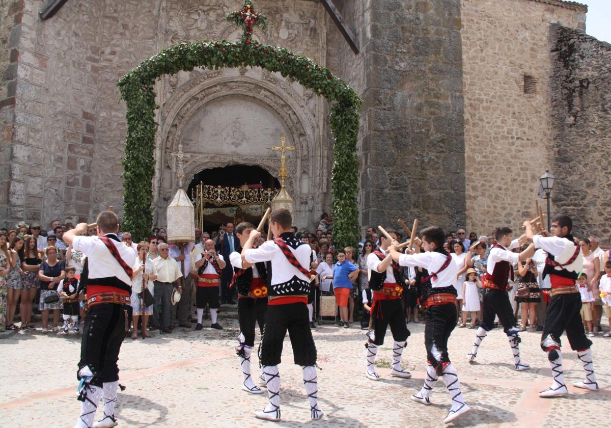 Paloteos en la fiesta de la Octava del Corpus.