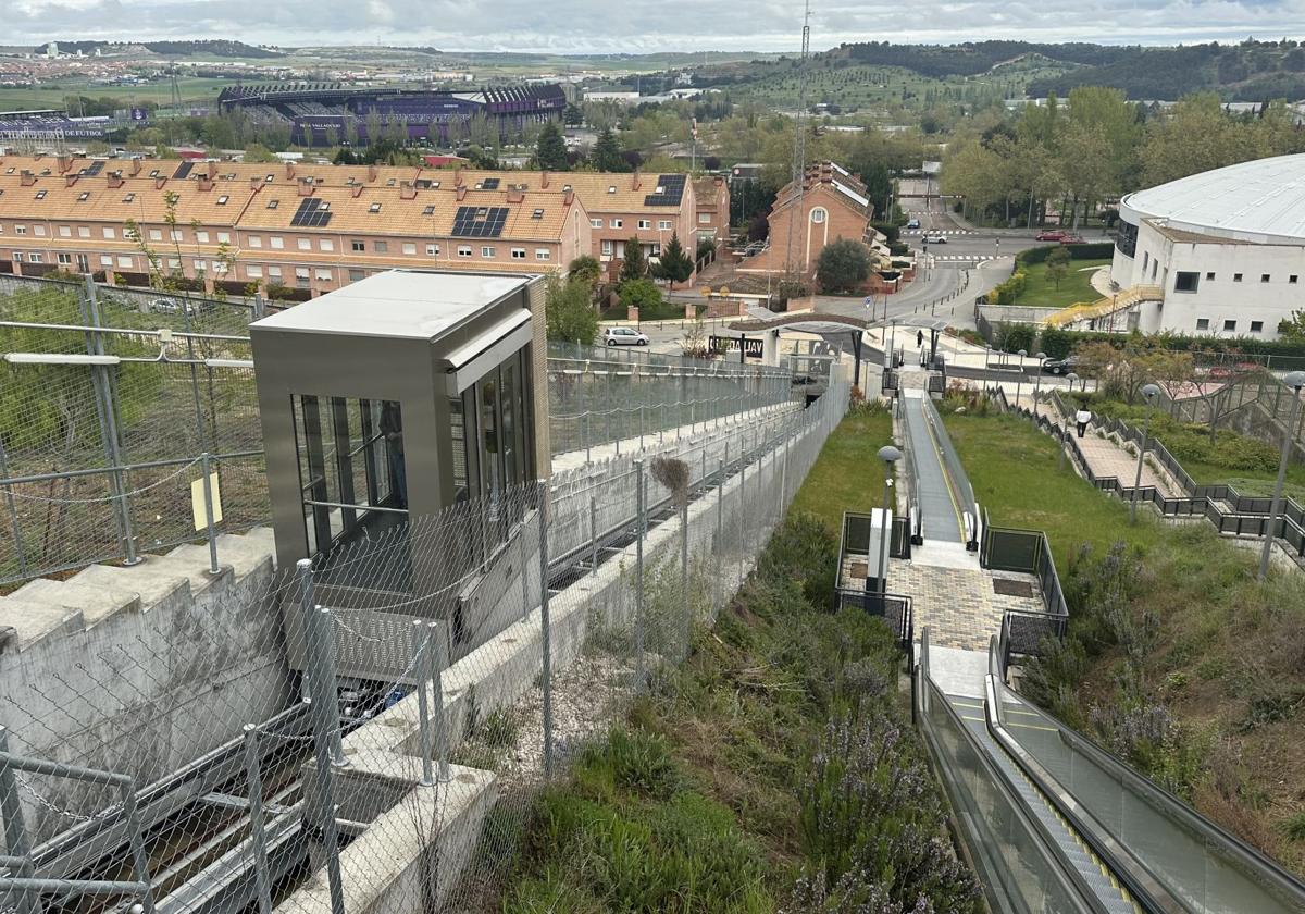EL funicular de la ladera norte, en funcionamiento, este martes.
