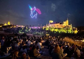 Espectáculo de drones en el entorno del Alcázar.