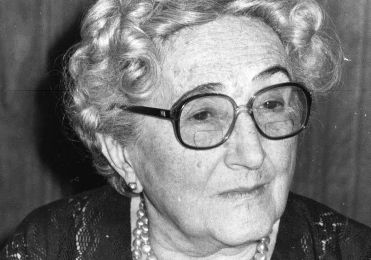 Imagen principal - Arriba, retrato de Rosa Chacel. Abajo, la biógrafa Anna Caballé y la portada del libro.