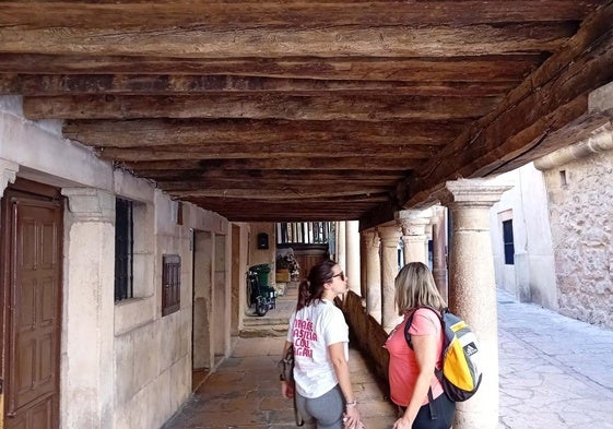Turistas en Sepúlveda, la tercera localidad con más visitantes en Semana Santa.