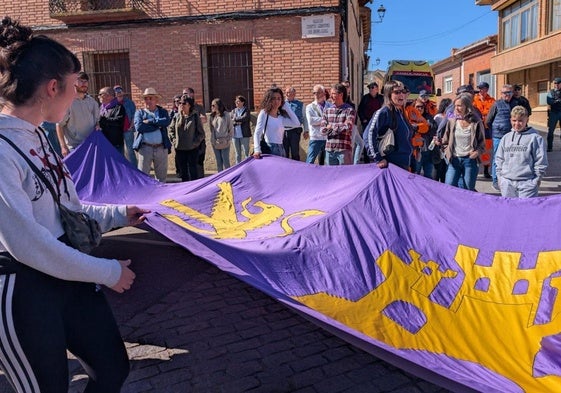 Desfile de la bandera comunera en Villalar.