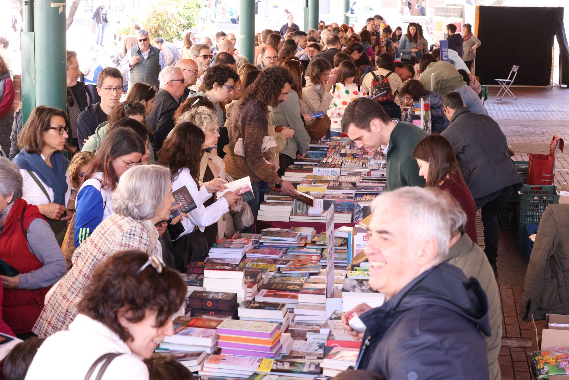 Día del Libro en la Plaza de España de Valladolid.