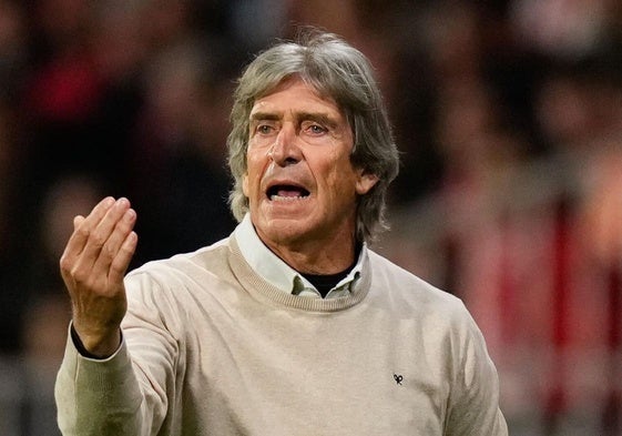 Manuel Pellegrini da indicaciones en el choque ante el Girona.