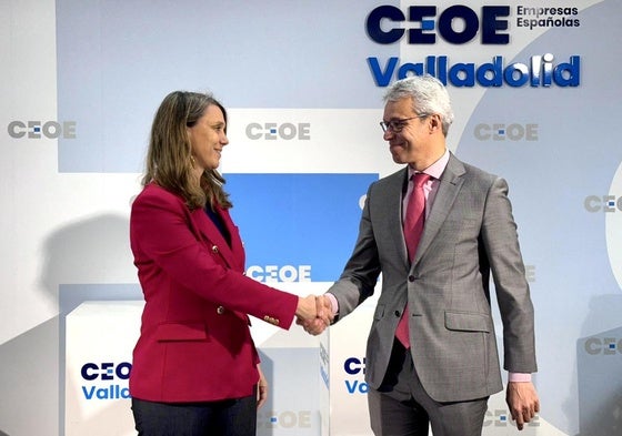 Ángela de Miguel y Bruno Arias, en la firma del acuerdo.