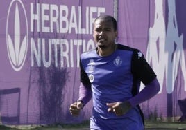 Robert Kenedy, que tiene contrato con el Real Valladolid hasta 2027, durante un entrenamiento.