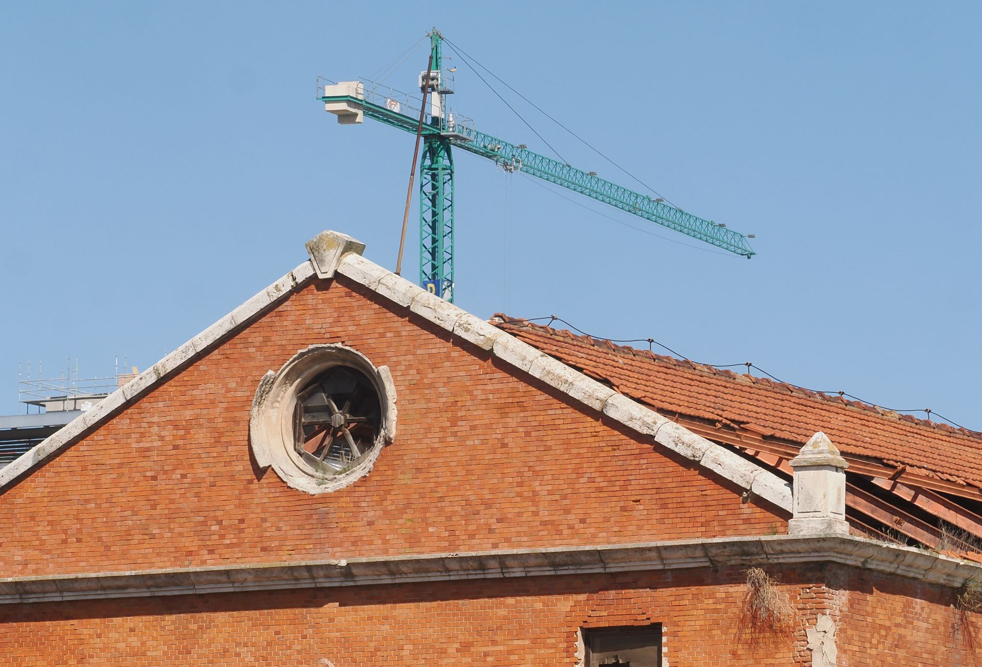 Obras en el Paseo de Arco de Ladrillo de Valladolid para construir pisos para jóvenes