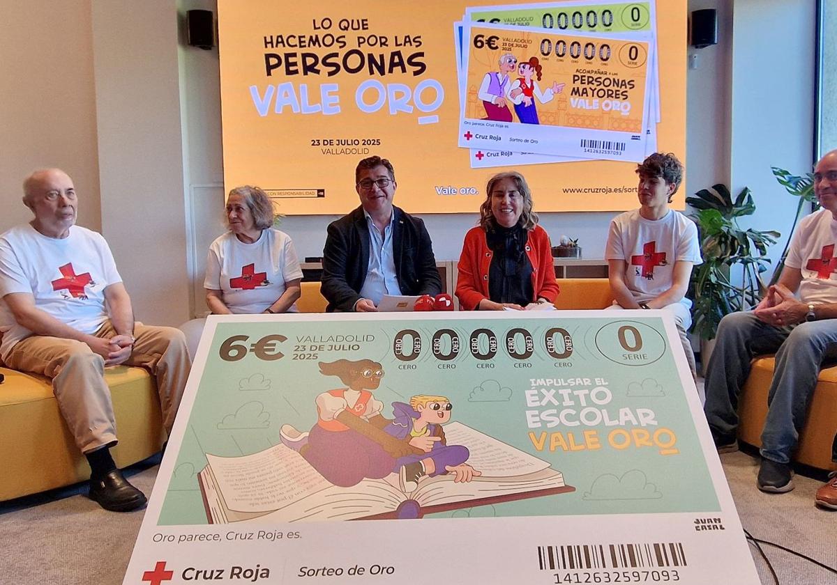 Los presidentes provincial y autonómica, Juan José Zancada y Rosa Urbón (en el centro), presentan el sorteo del oro que se celebrará en Valladolid.