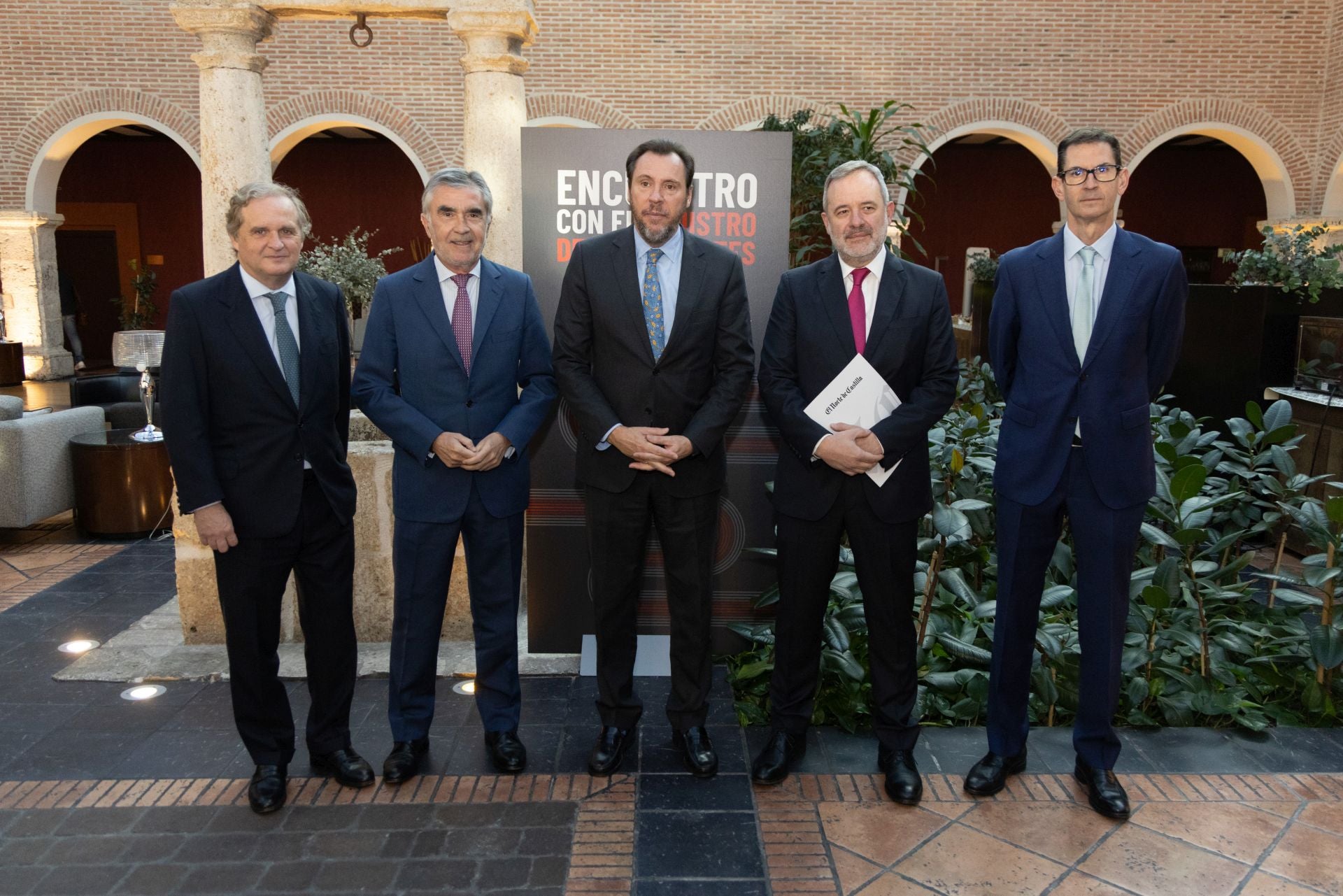 Asistentes al encuentro con el ministro de Transportes