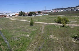 Perspectiva de los terrenos del futuro polígono industrial desde la pasarela de San Telmo.