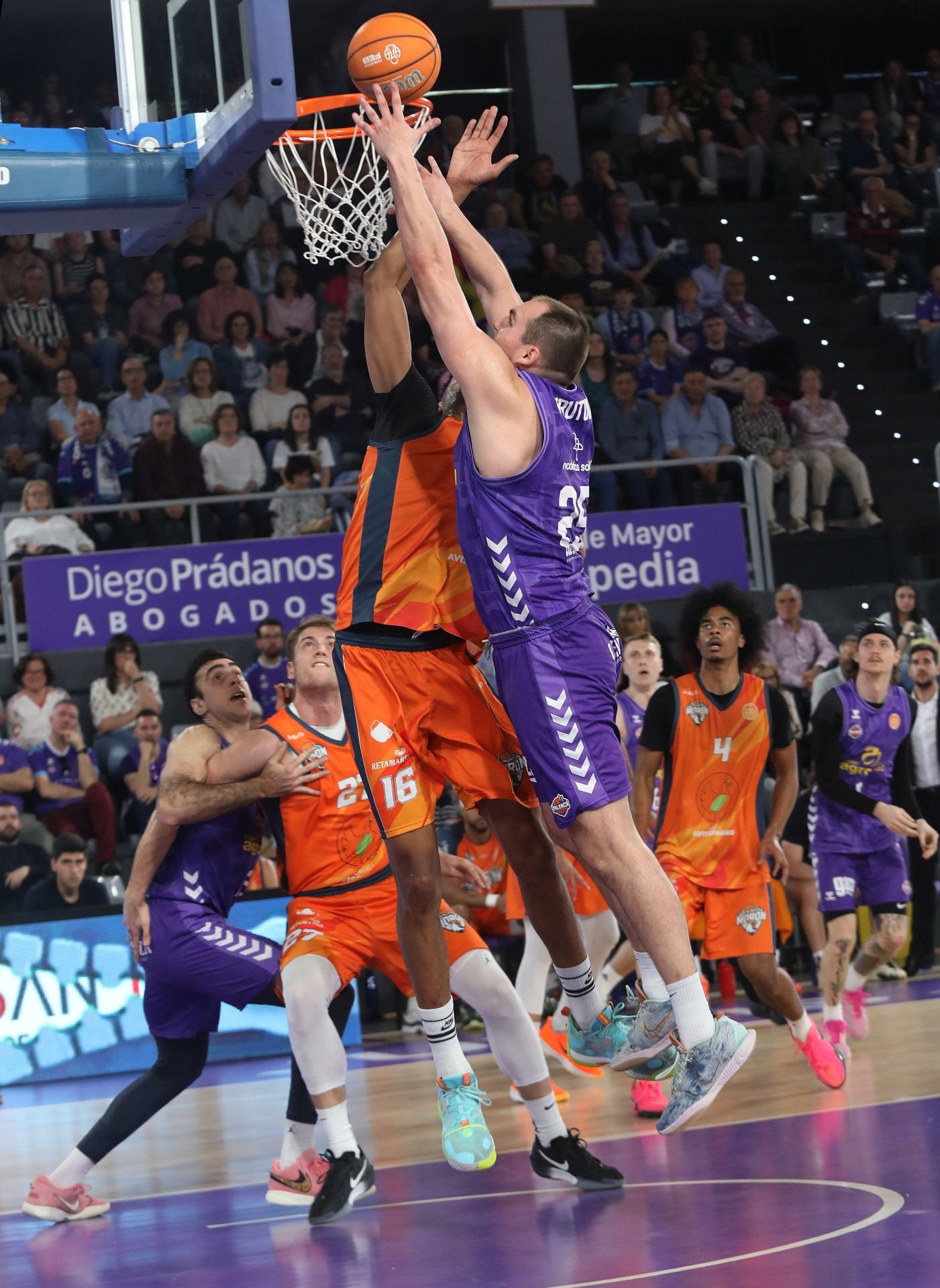Súper Agropal Palencia 81-68 CB Morón