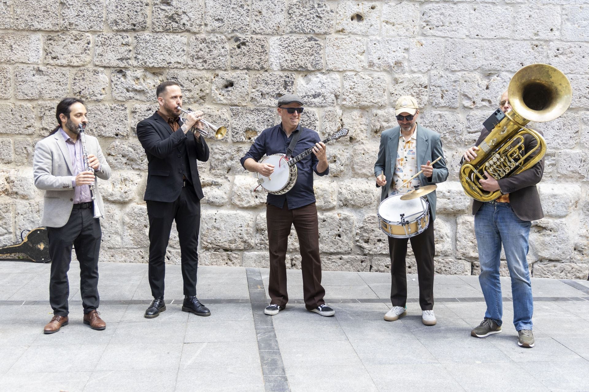 Decenas de bailaries de swing toman Valladolid