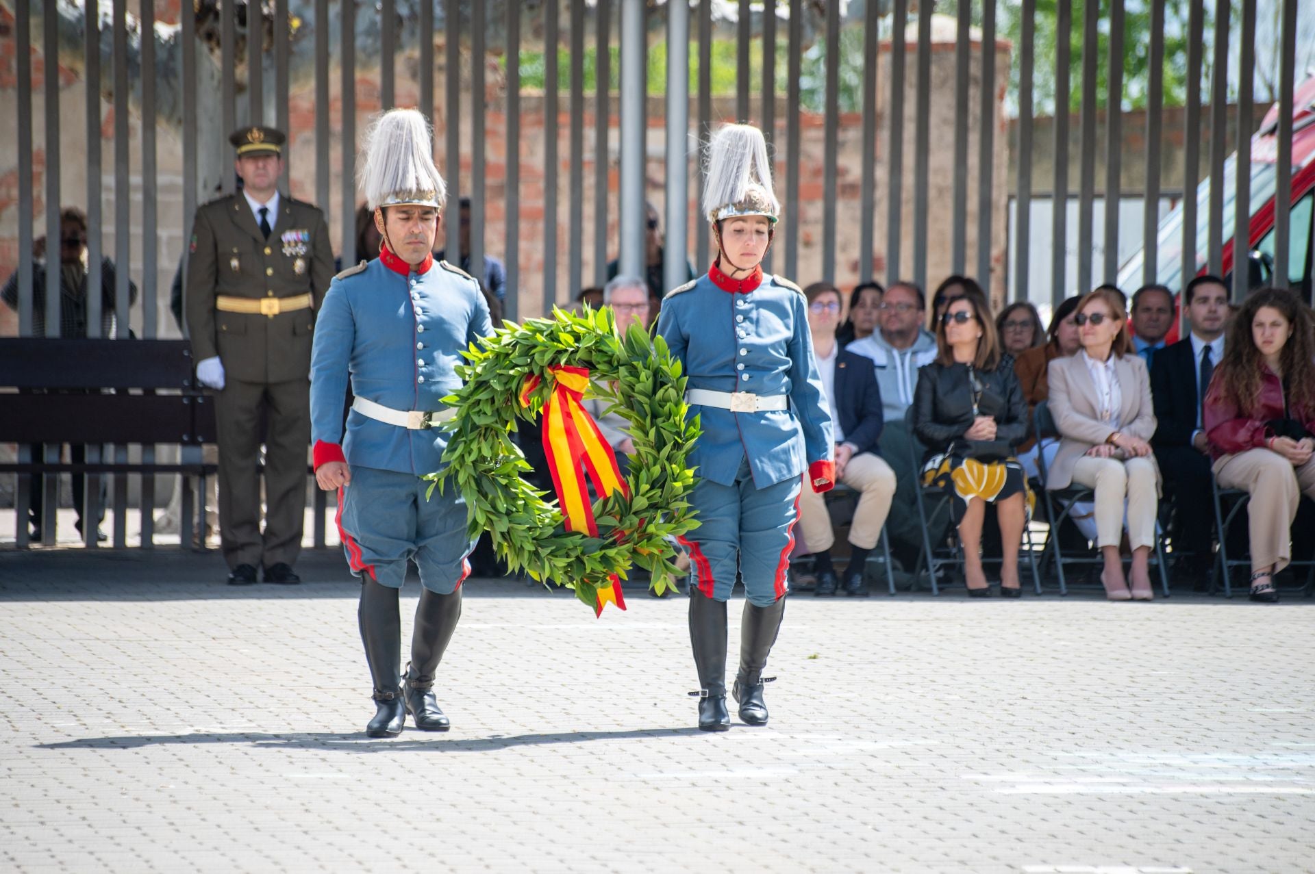 Los vecinos de Villamuriel juran fidelidad a la bandera de España