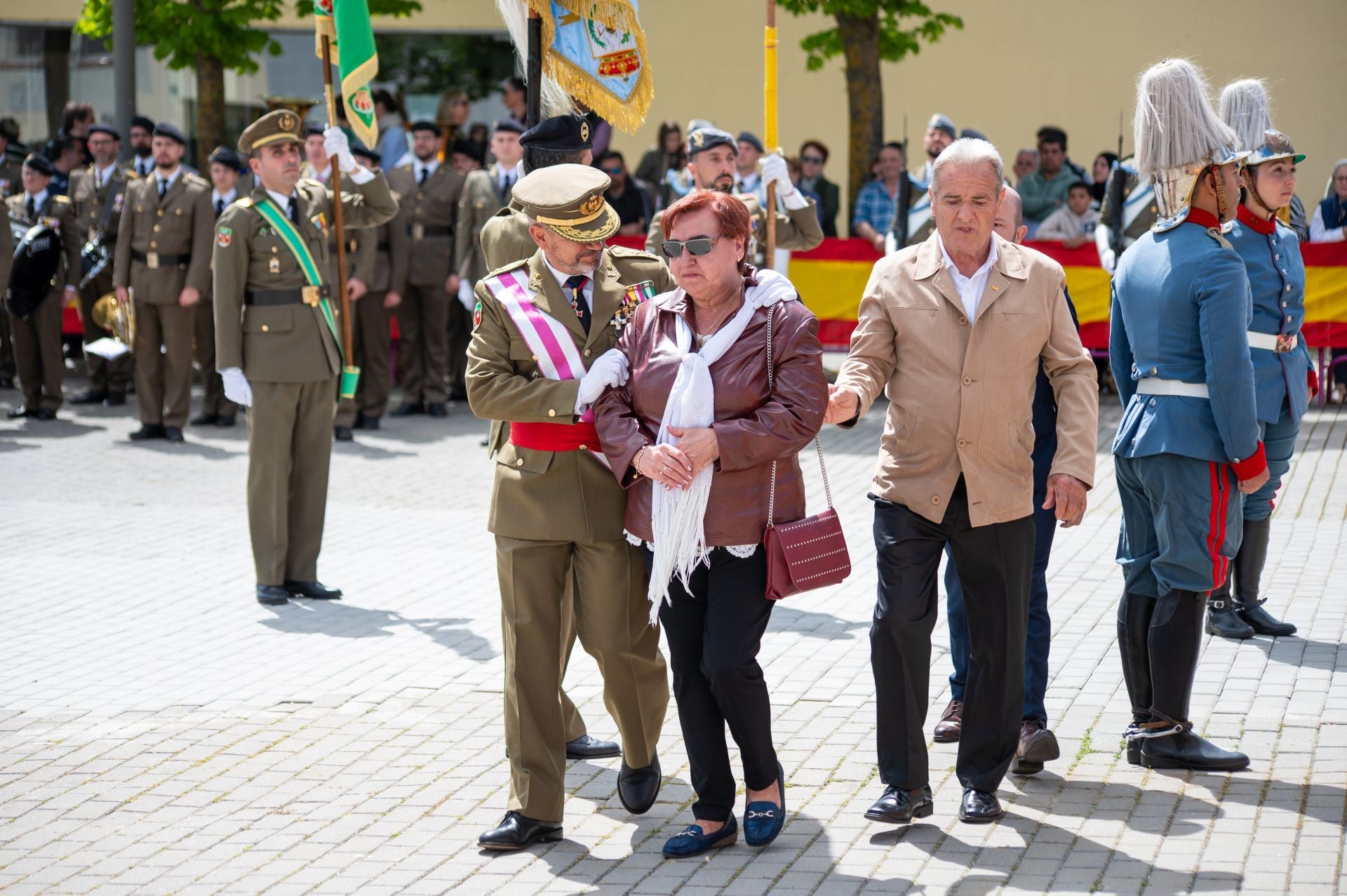Los vecinos de Villamuriel juran fidelidad a la bandera de España