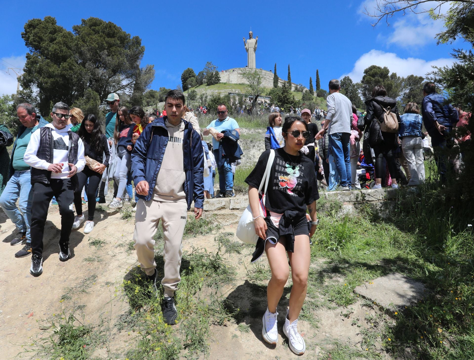 Miles de palentinos vibran con la pedrea del pan y el quesillo