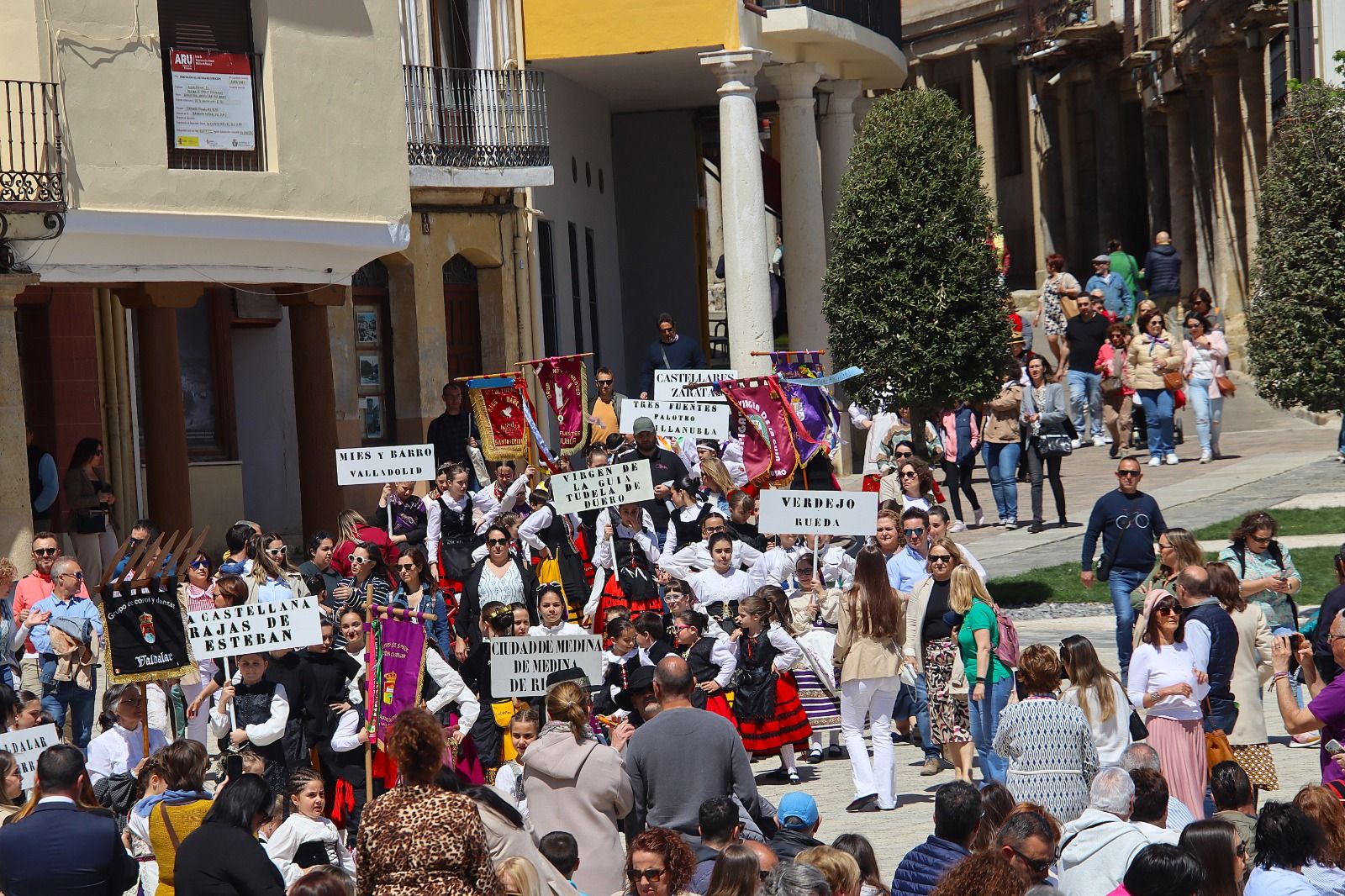 Las imágenes del encuentro folclórico en Rioseco