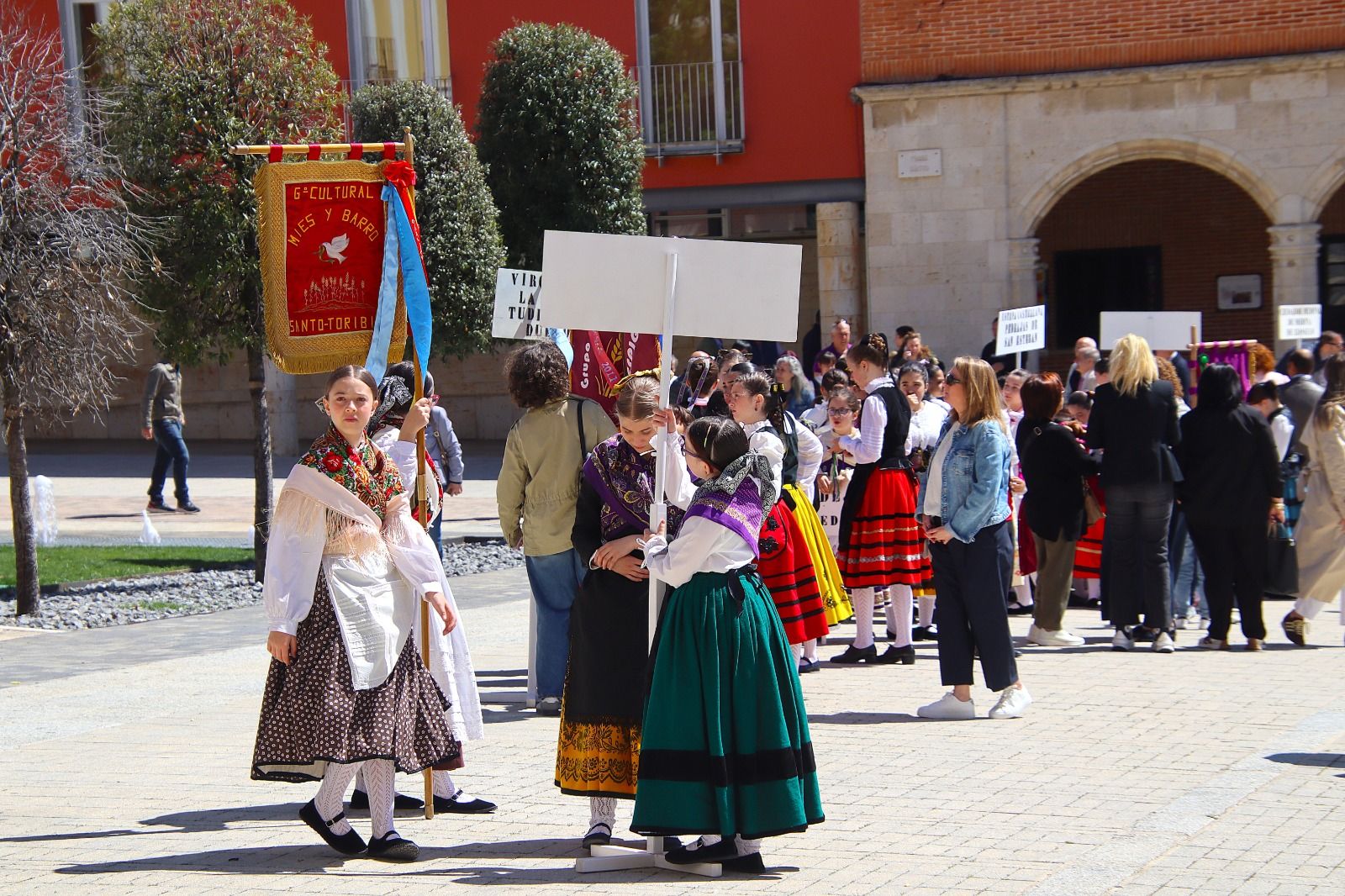 Las imágenes del encuentro folclórico en Rioseco