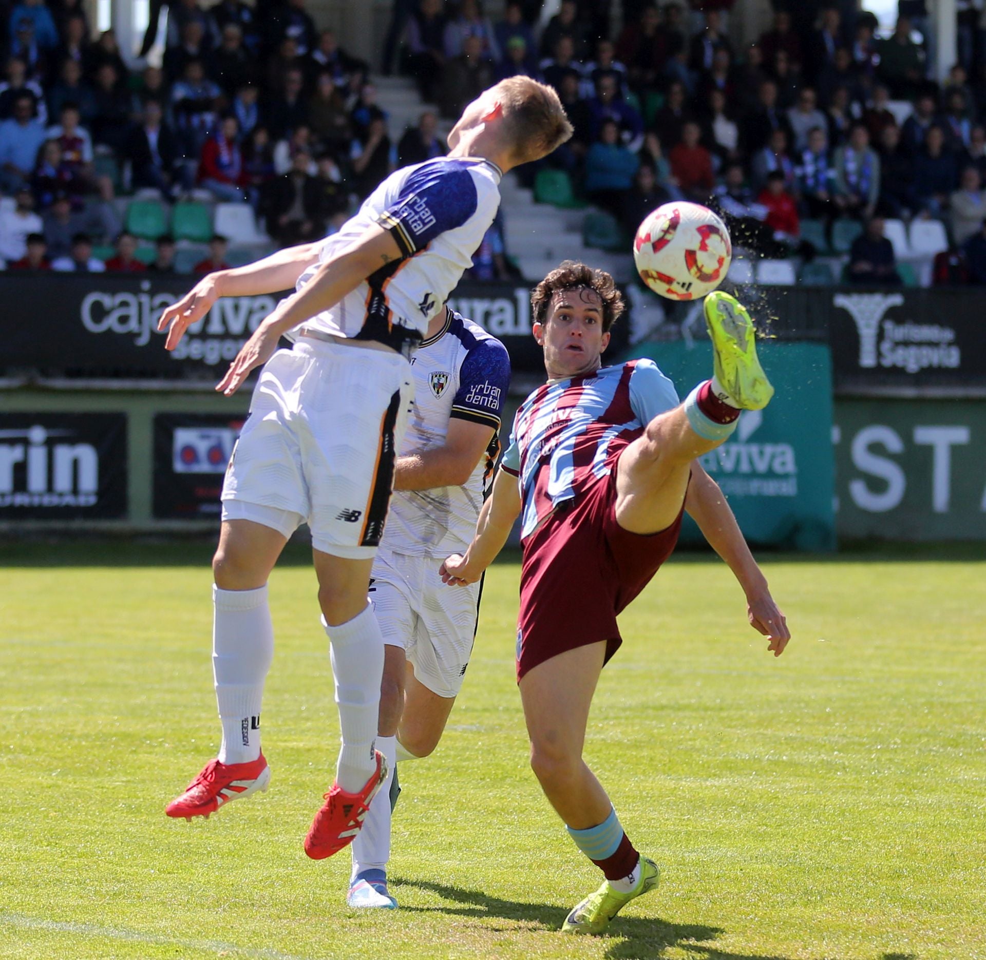 Fotos del partido entre la Segoviana y el Barakaldo