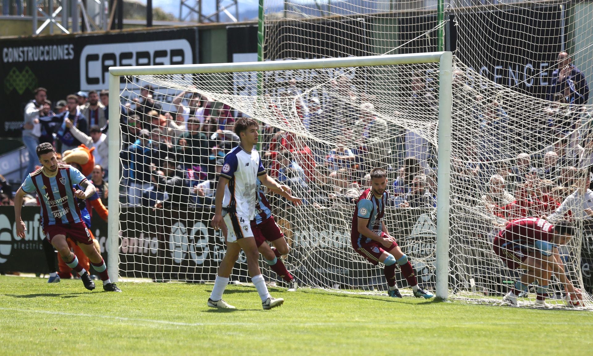 Fotos del partido entre la Segoviana y el Barakaldo