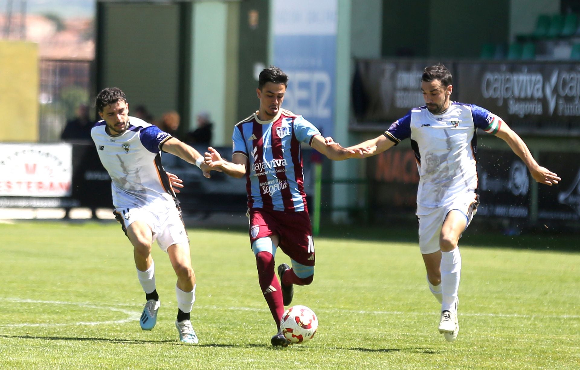 Fotos del partido entre la Segoviana y el Barakaldo