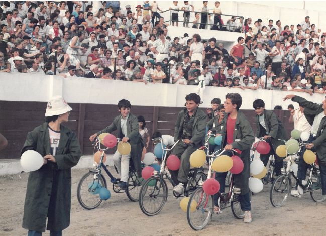 Desfile de peñas en 1987.