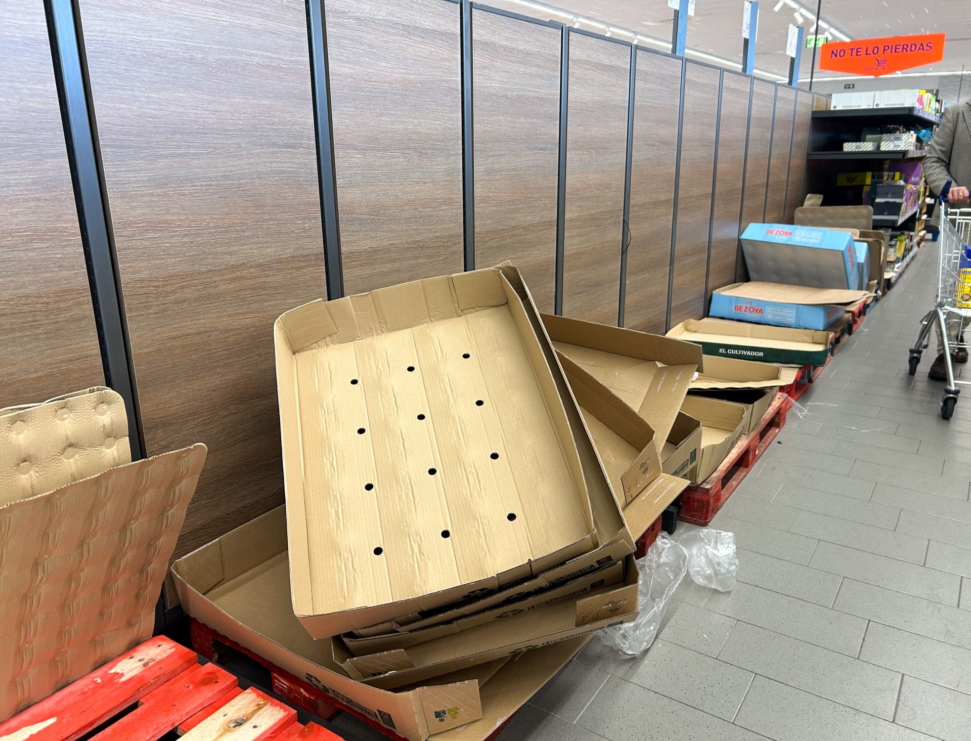 Muchas estanterías de los supermercados se quedaron vacías minutos después del apagón