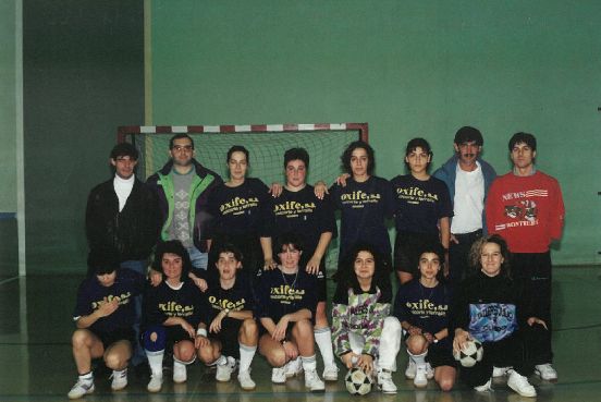 Equipo de baloncesto femenino del Ofixe Olmedo. Septiembre de 1994.