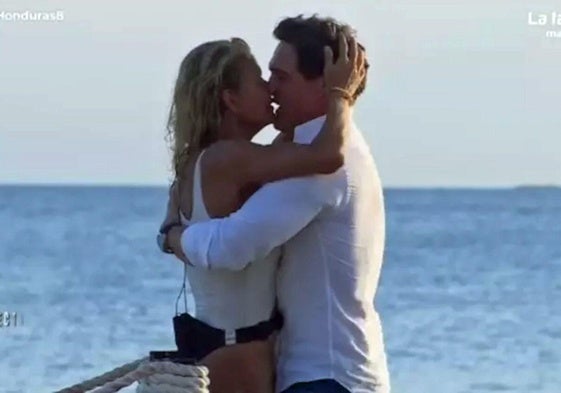 Makoke durante su encuentro con su novio Gonzalo en 'Supervivientes'.