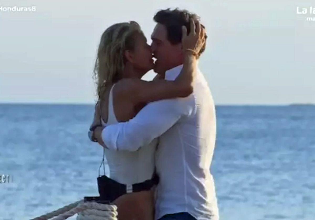 Makoke protagoniza un tórrido encuentro con su novio en 'Supervivientes'