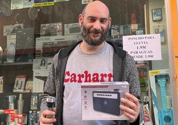 Venta masiva de pilas, linternas y radios: «Se nos agotó todo antes de comer»