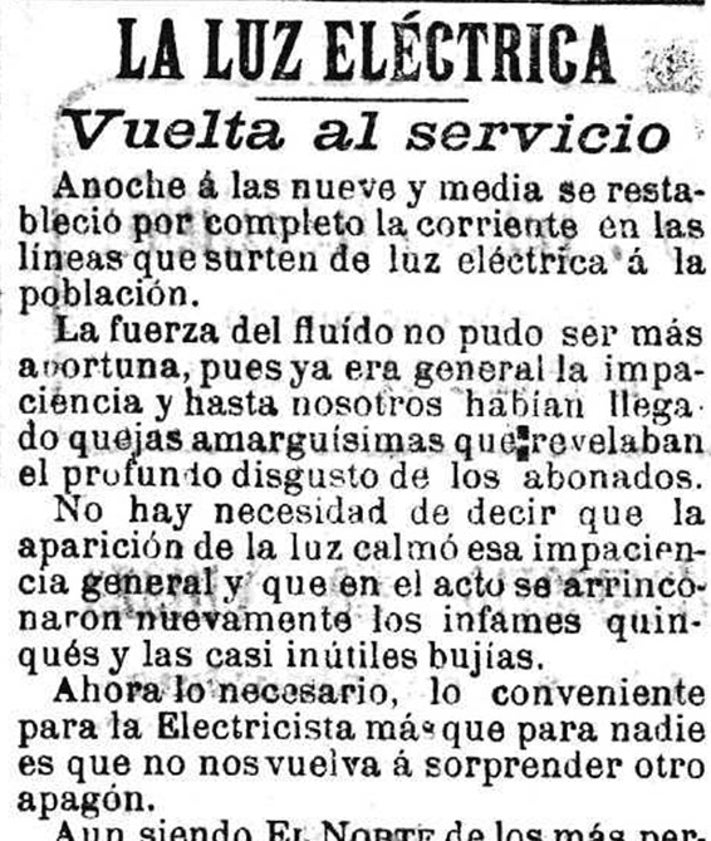 Imagen secundaria 2 - Arriba, la Plaza Mayor de Valladolid, por la noche, en los años 70. Abajo, detalle de la subestación de la Electra en la Avenida de Salamanca en los años 60, y noticia publicada en El Norte de Castilla el 29 de agosto de 1903.