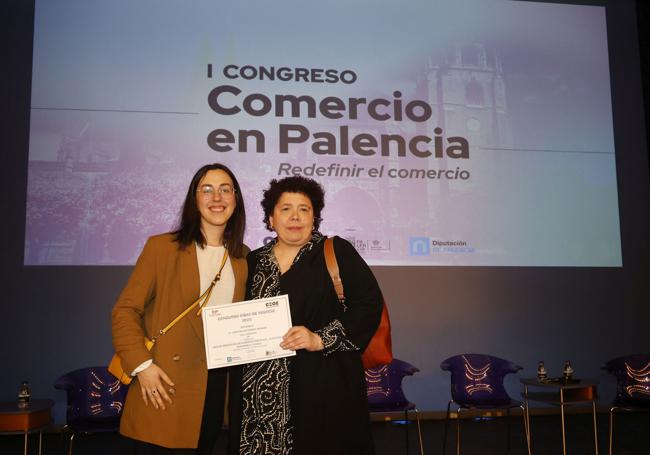 Cristina Gutiérrez, con su colaboradora Ana Belén Rodríguez.