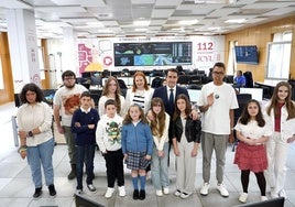 El consejero de Medio Ambiente, Vivienda y Ordenación del Territorio, Juan Carlos Suárez-Quiñones, entrega los premios ''¿Qué es el 112 para ti?''
