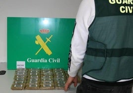 Droga intervenida al acusado.