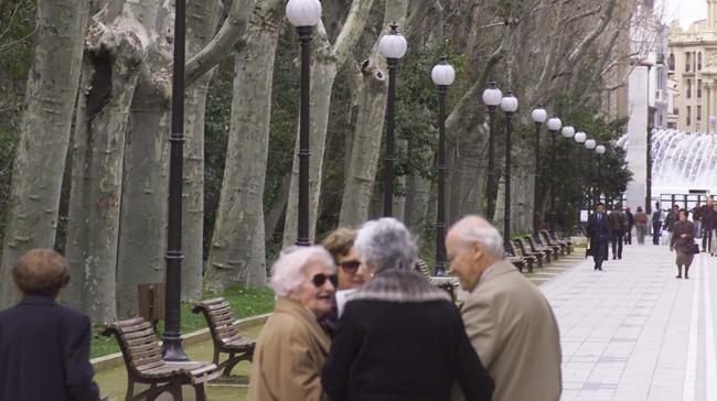 ¿Cómo se llama el Paseo Central del Campo Grande que comunica Filipinos con la Acera de Recoletos?