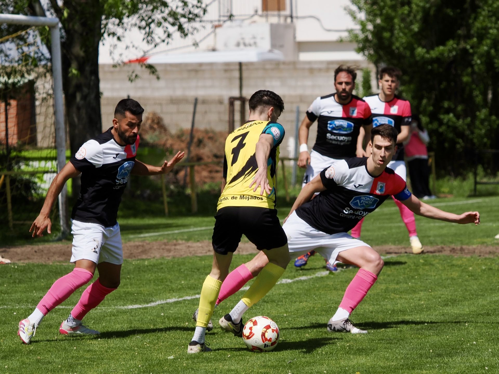 El partido entre el Mojados y el Almazán, en imágenes