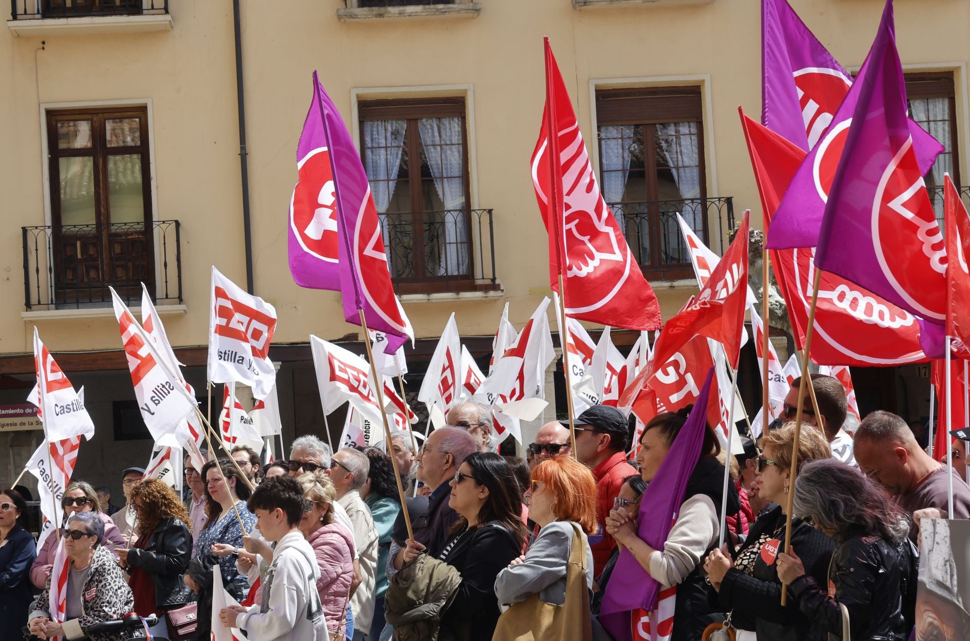 Festivo y reivindicativo Primero de Mayo en Palencia