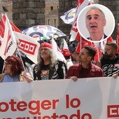 Óscar Sancho, durante la manifestación; en pequeño, José Mazarías.