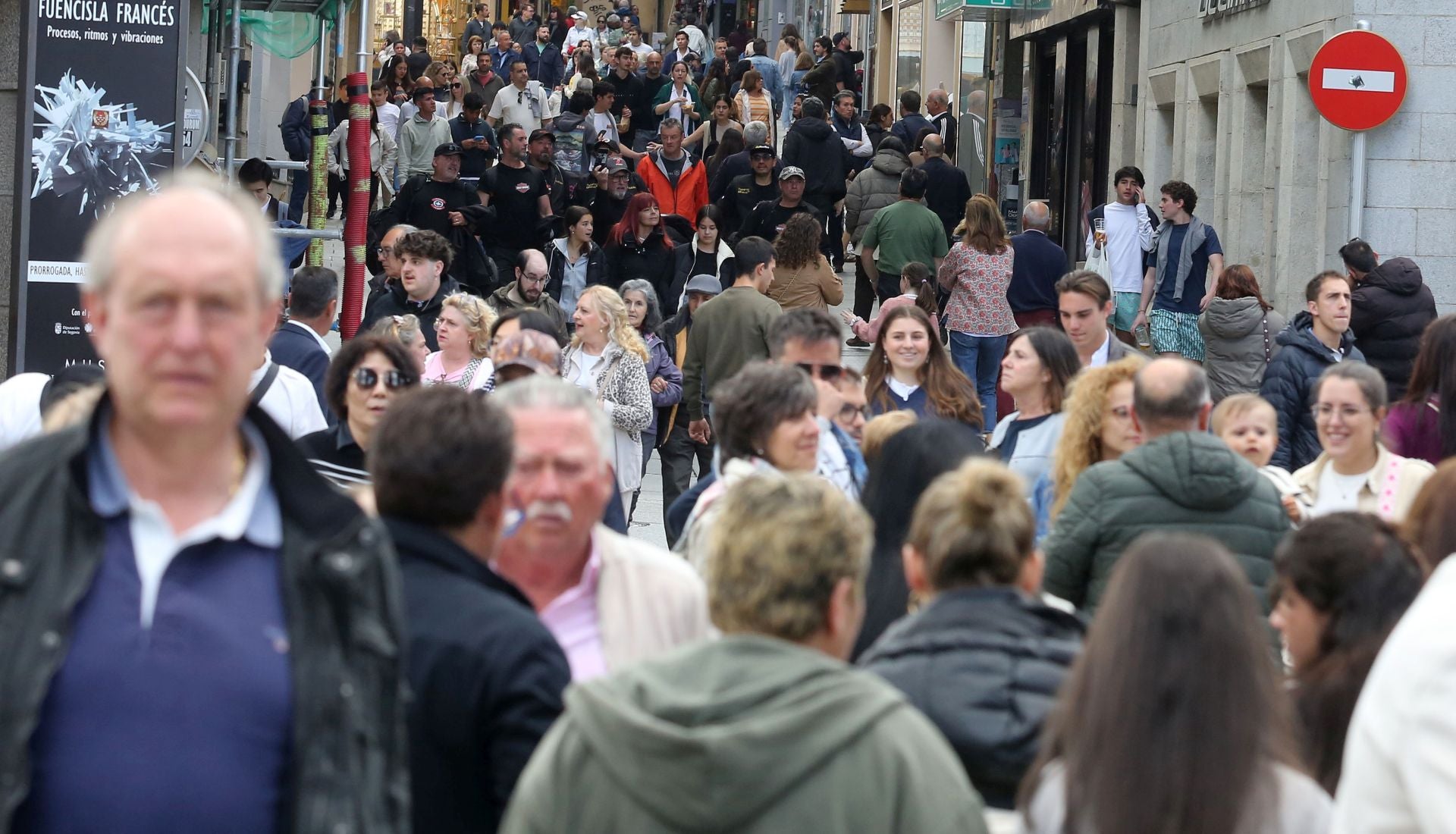 Fotos: Segovia recibe a miles de turistas el primer día del puente