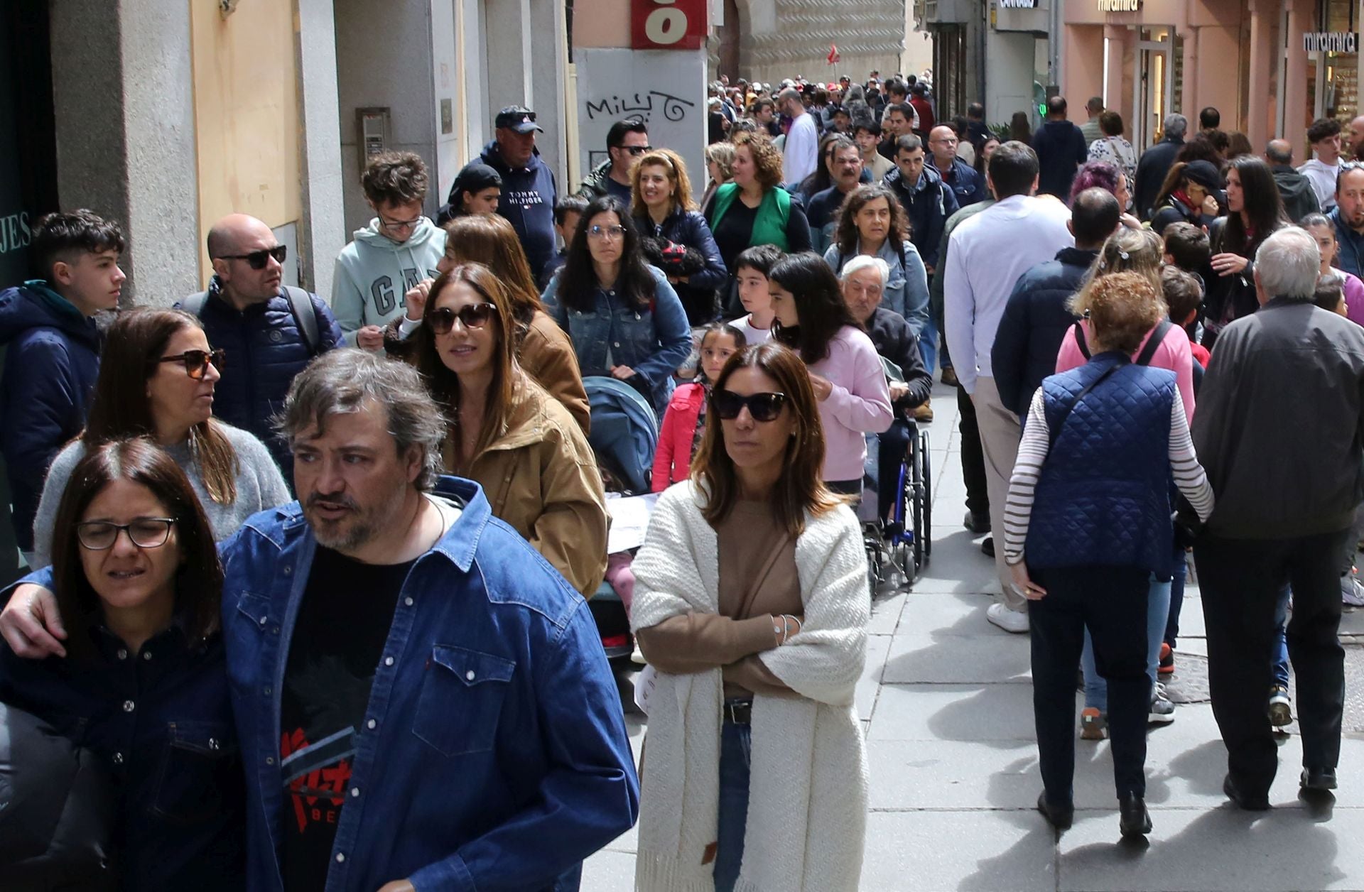 Fotos: Segovia recibe a miles de turistas el primer día del puente