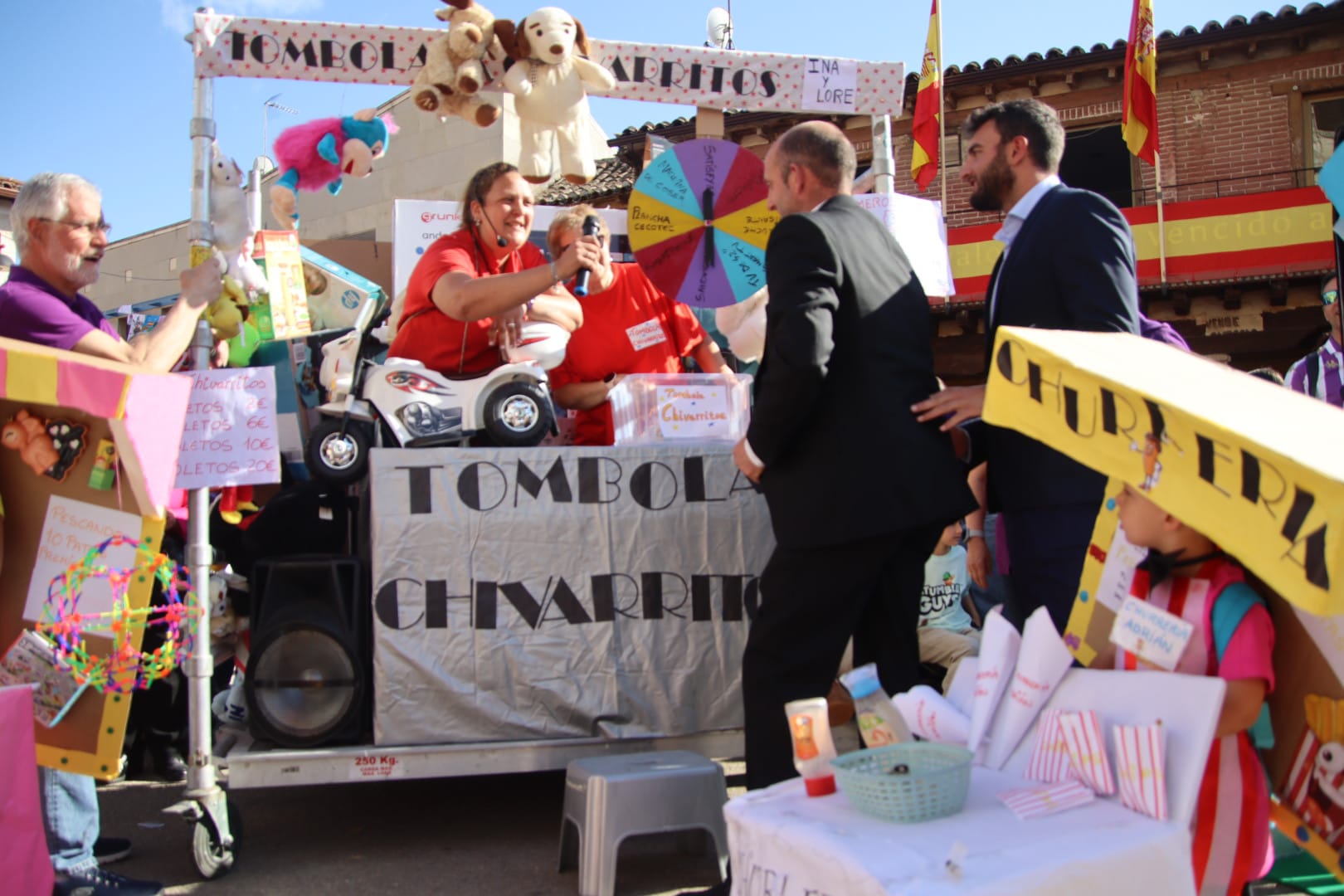 Villabrágima empieza sus fiestas de la Santa Cruz con el pregón y el desfile de peñas